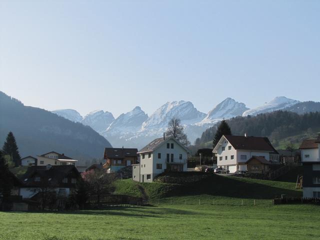 Blick zurück nach Nesslau 759 m.ü.M. und die verschneiten Churfisten