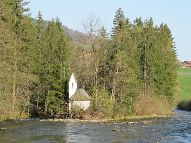schöne Kapelle auf einer kleinen Insel in der Thur