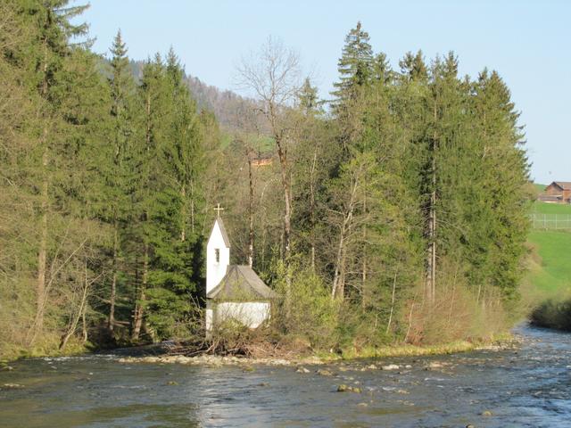 schöne Kapelle auf einer kleinen Insel in der Thur