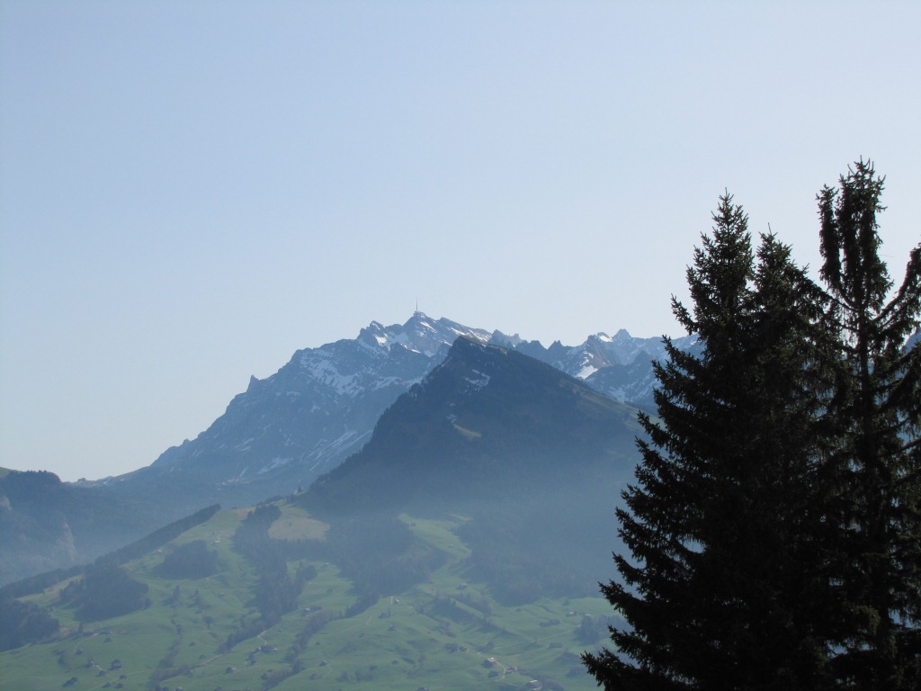 hinter dem Stockberg schaut der Säntis hervor