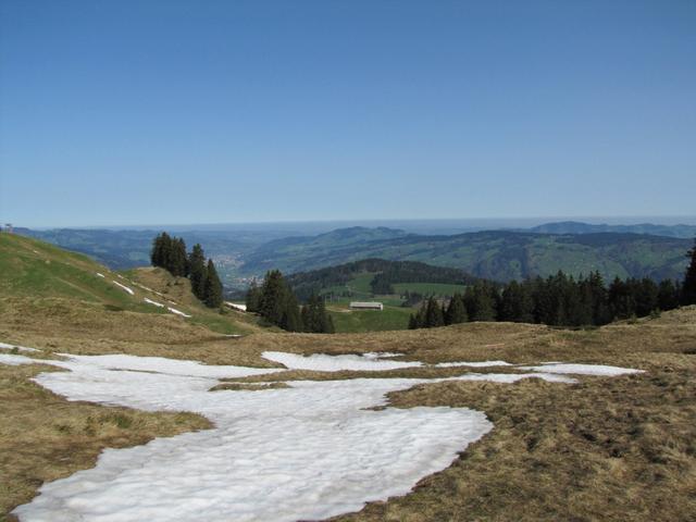 die Sicht reicht von hier aus bis nach Wattwil und den Bodensee