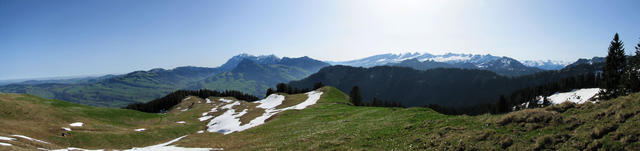 schönes Breitbildfoto mit Säntis, Churfirsten und Glarner Alpen