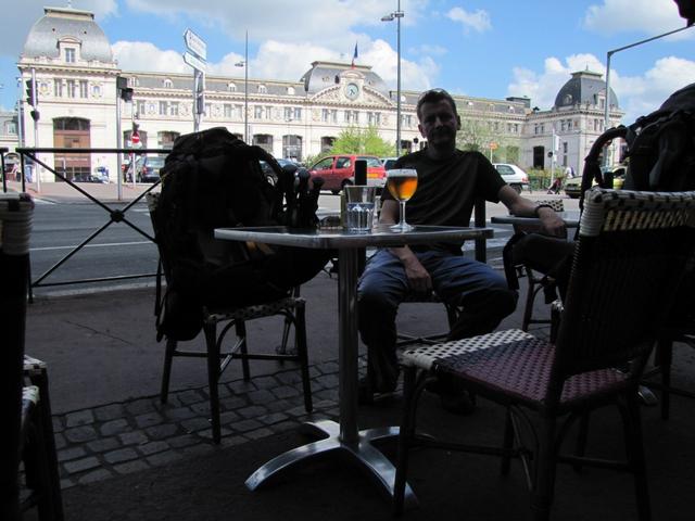 Franco gönnt sich in Toulouse ein Bierchen