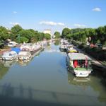 wir überqueren den Kanal und laufen in die Altstadt