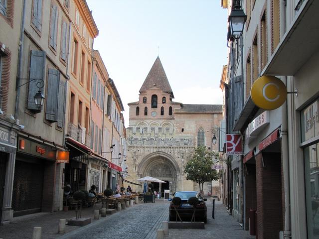 wir haben die Altstadt von Moissac erreicht. Blick zur Abteikirche St.Pierre