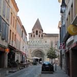 wir haben die Altstadt von Moissac erreicht. Blick zur Abteikirche St.Pierre