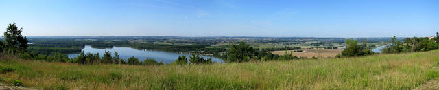 Breitbildfoto auf die Gascogne mit der Garonne