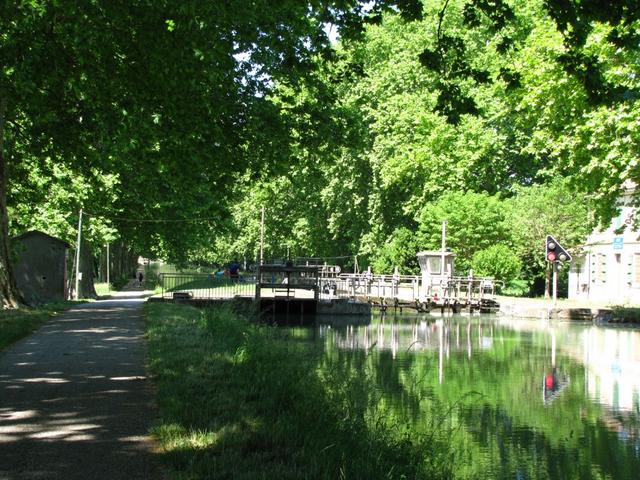 eine von vielen Schleusen auf dem Canal latéral de Golfech