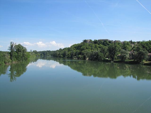 wir haben die Pilgerunterkunft in Espalais verlassen und überqueren nun die Garonne