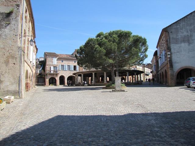 das Zentrum von Auvillar mit dem Marktplatz und der schönen Markthalle