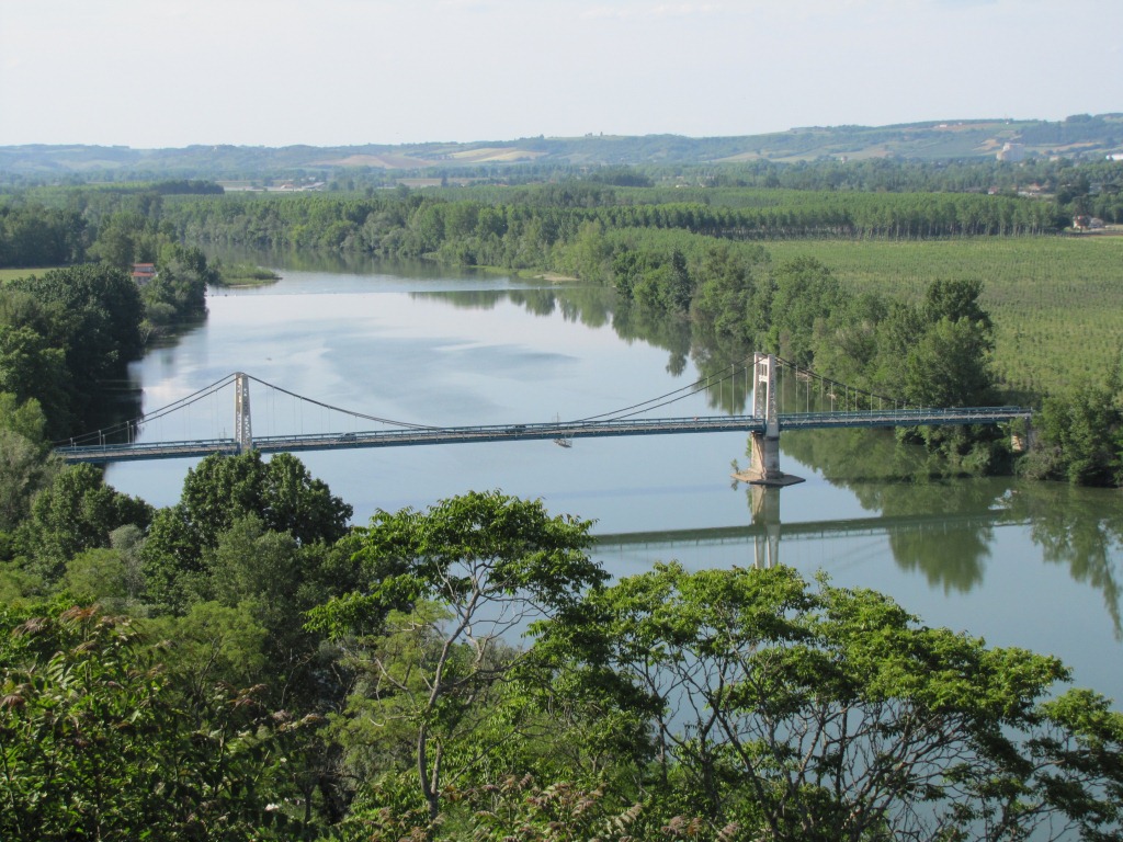 Auvillar erhebt sich in malerischer Lage auf einem Hügel mit sehr schöner Aussicht auf die Garonne