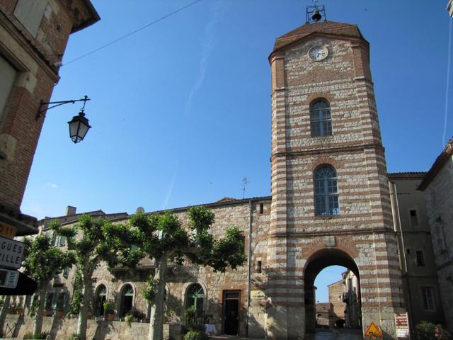 Stadttor von Auvillar. Links davon das schöne Hotel "Horloge"