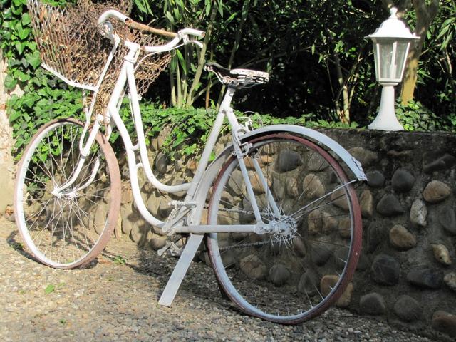 ein altes Fahrrad als Kunstobjekt