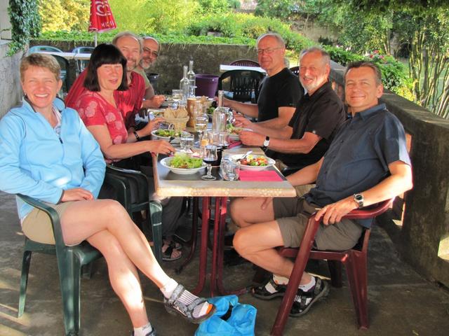 Nachtessen im Resti "Le Baladin" mit Heide+Hans. 3 Pilger aus Österreich Walter, Josef + Herbert waren auch dabei