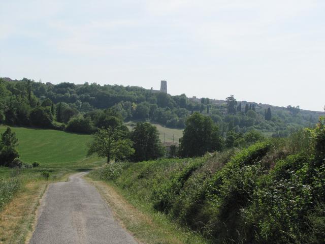 es ist ja klar. Zuerst führt der Weg abwärts, und danach steil aufwärts nach Lectoure