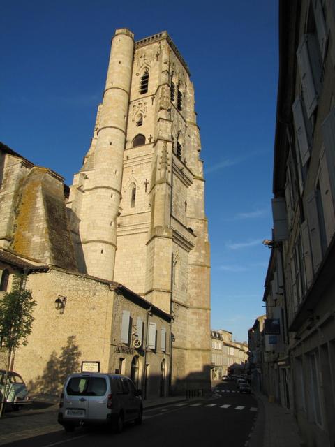 bei bestem Wetter und Sonnenschein beginnt die heutige Etappe bei der Kathedrale St.Gervais et St.Protais