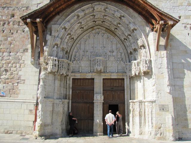 das grosse Hauptportal der Kathedrale St.Pierre