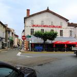 der Hauptplatz in Nogaro. In der Brasserie "Le Progrès" haben wir sehr gut gegessen