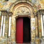 der schöne Romanische Nordportal der Kirche
