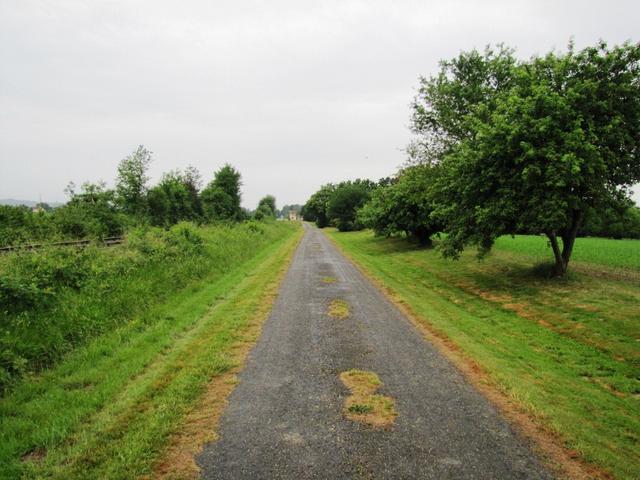 an stillgelegten Bahngeleise entlang laufen wir Richtung Aire sur l'Adour