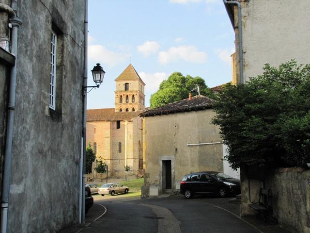 Chambres d'Hôtes "Le Mas" liegt direkt neben der Abteikirche St.Quitterie