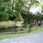 ein altes Waschhaus. Hier füllen viele Pilge die Wasserflaschen