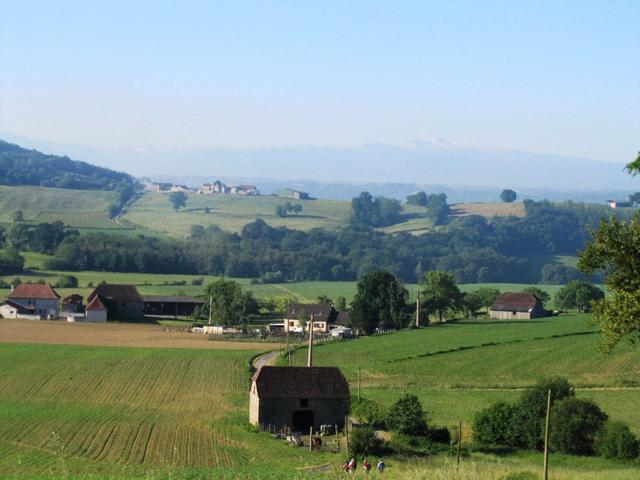 ganz hinten im Hintergrund die Pyrenäen