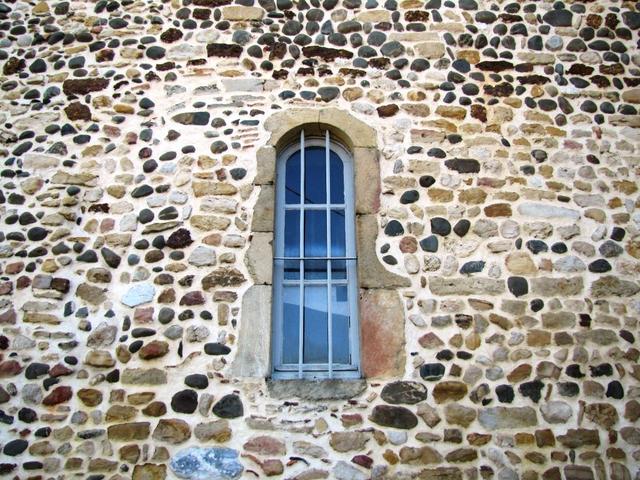 Fenster der Kirche in Argagnon