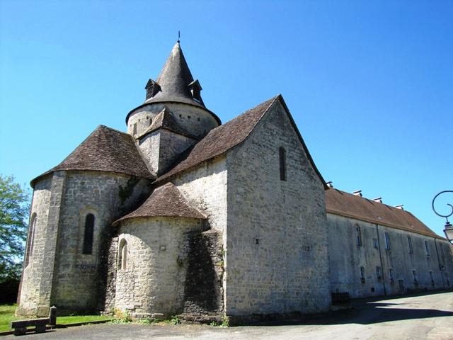 wir haben die Abtei von Sauvelade erreicht. Der Grundriss der Kirche wurde in der Form eines griechischen Kreuzes angelegt