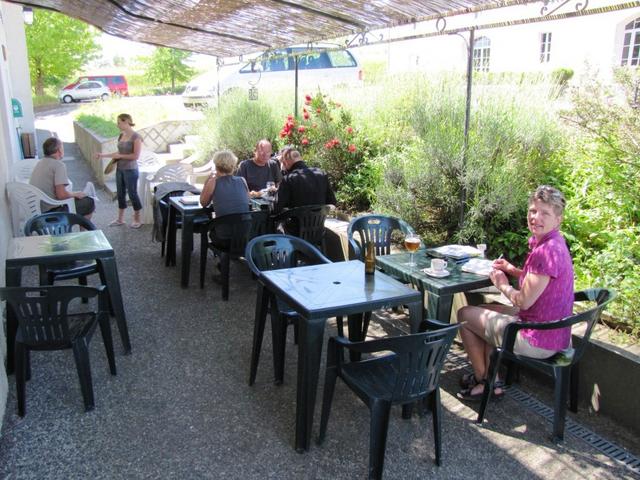 nach dem Mittagessen im Restaurant bei der Abtei ein Kaffee getrunken