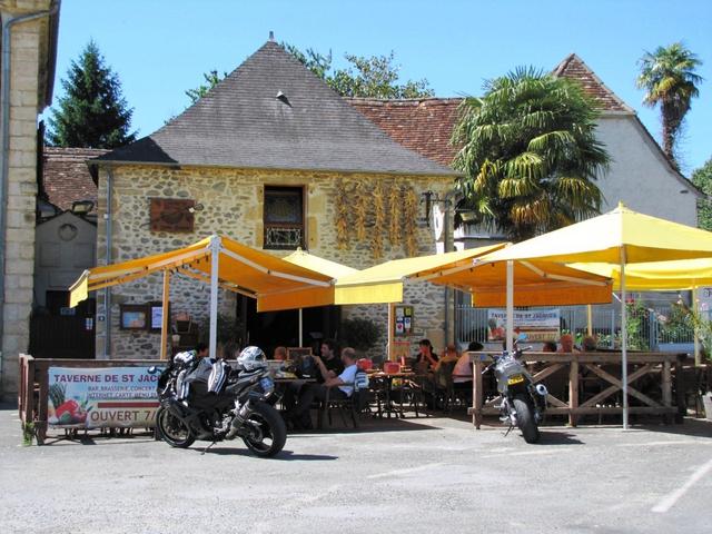 in der Taverne de St. Jacques Pause gemacht und auf die Pilger gewartet