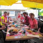 Nachtessen in der Taverne de St. Jacques mit Elias, Magali+François und Achille+Cathrine und noch 3 andere Pilger