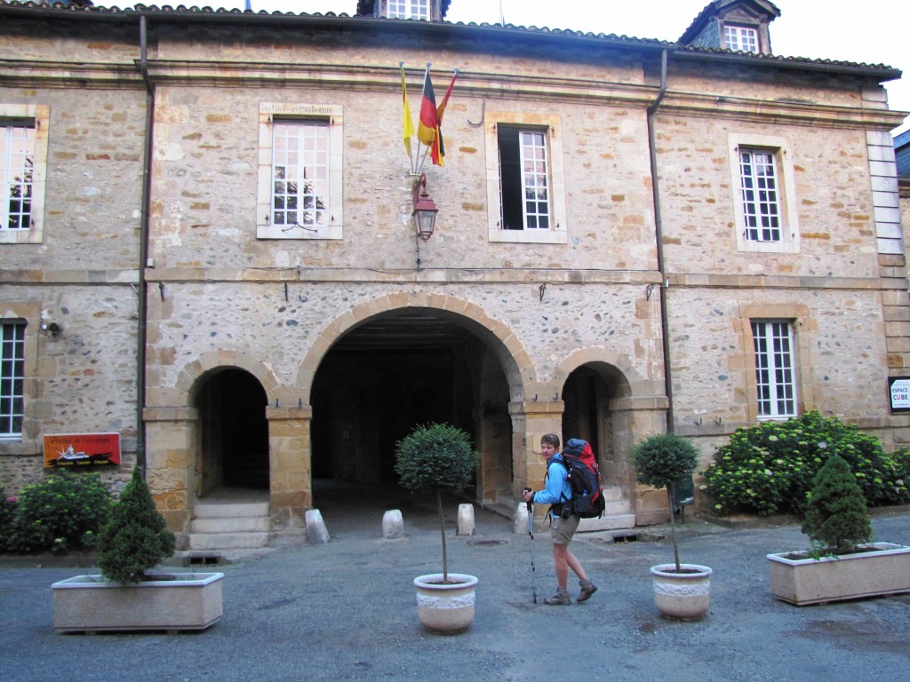 Mäusi beim überschreiten der Porte St.Antoine auch Porte d'Espagne (Tor Spaniens) genannt