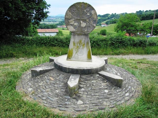 hier trifft die Via Podiensis auf die Via Turonensis (Tours) und Via Lemovicensis (Vézelay)