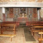 Altar und Kanzel, Gemälde und Holzstatuen sind schöne Beispiele für die Volkskunst vergangener Tage