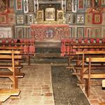 praktisch alles in der Kapelle besteht aus Holz. Schade das wir nicht eintreten können