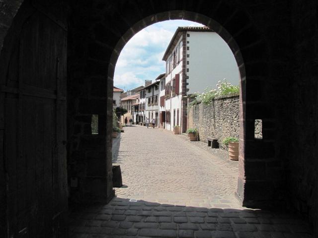 noch ein paar Schritte und wir sind in Saint Jean Pied de Port angekommen. Wir können es noch nicht fassen