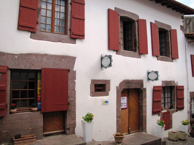 in der Chambre d'Hôtes "Maison Bernat" direkt an der Rue de la Citadelle gelegen, haben wir ein Zimmer reserviert