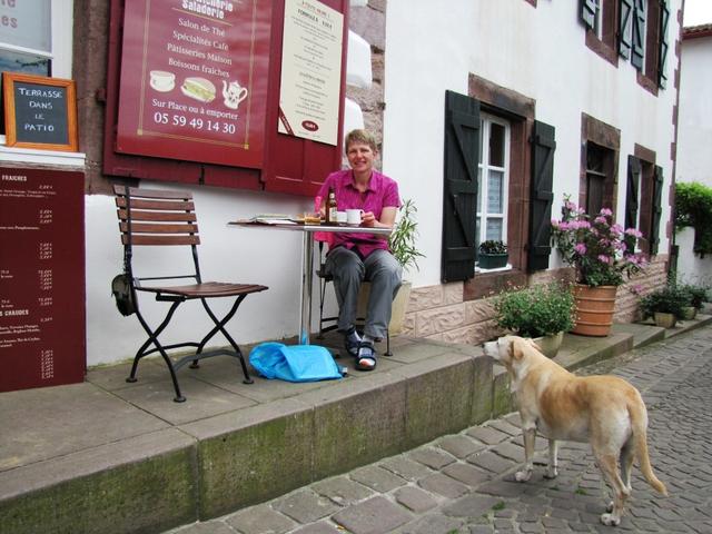 nach dem Rundgang geniessen wir ein Kaffee und ein Bierchen