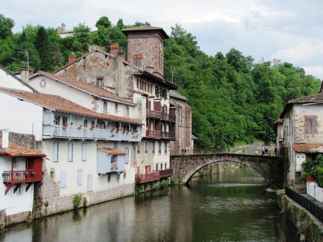 mittelalterlichen Brücke über die Nive