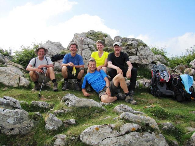 Gruppenfoto bei der Vierge de Biakorri mit Jean-Michel, Elias, Mäusi, Georges und Franco