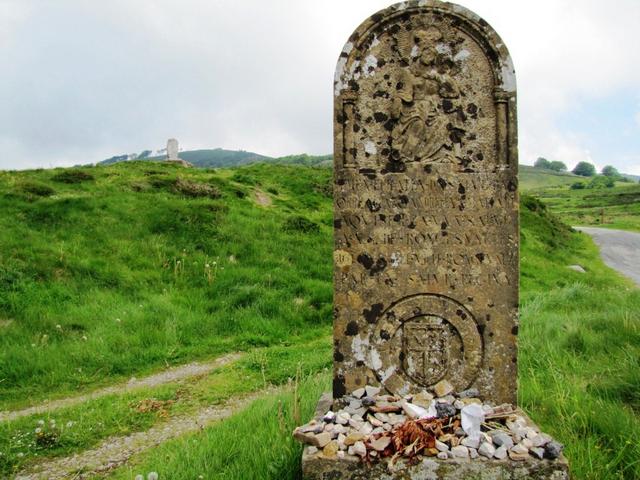 hier kniete Karl der Grosse nieder, als er 777 zum ersten mal spanischen Boden betrat