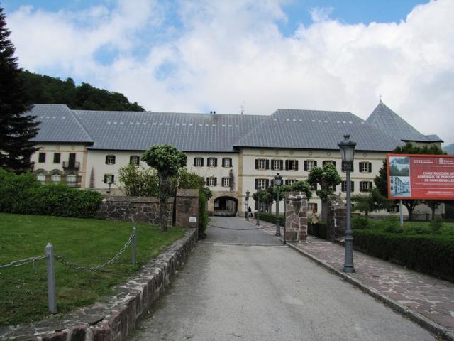 das Kloster Roncesvalles ist sehr gross und wird laufend renoviert