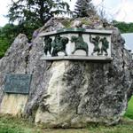 das Rolanddenkmal vor dem Eingang des Klosters