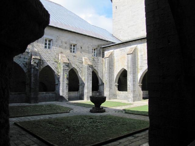 der schöne Kreuzgang des Klosters von Roncesvalles