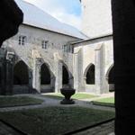 der schöne Kreuzgang des Klosters von Roncesvalles