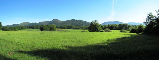 Breitbildfoto auf dem Weg nach Aurizberri-Espinal. Natur pur