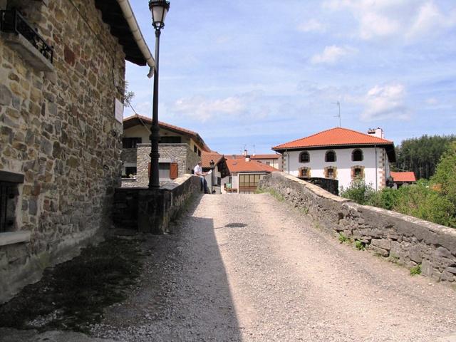 wir haben Zubiri mit der Brücke Puente de la Rabia, Brücke der Tollwut erreicht.