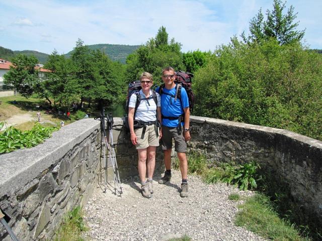 Erinnerungsfoto aufgenommen auf der Brücke. Wir hoffen wir bekommen keine Tollwut