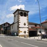 Dorfplatz von Zubiri mit Kirche